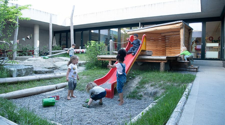 Der Innenhof-Spielplatz des Zentrums ELCH Frieden